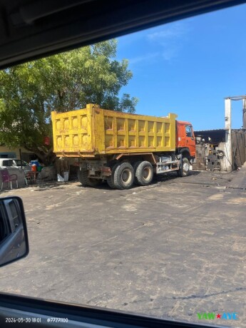 camion-howo-sinotruck-24m3-en-bon-etat-big-0