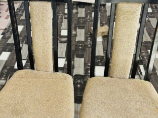 deux-chaises-simples-et-pratiques-en-bon-etat