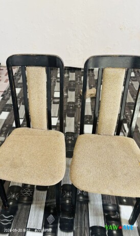 deux-chaises-simples-et-pratiques-en-bon-etat-big-1
