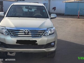toyota-fortuner-diesel-climatisation-en-bon-etat