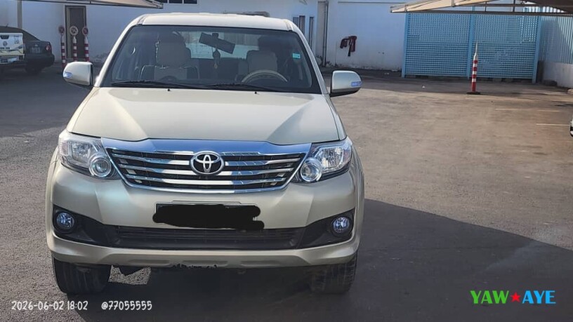 toyota-fortuner-diesel-climatisation-en-bon-etat-big-1