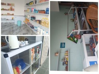 mini-market-equipe-en-aluminium-avec-frigo-congelateur-recent