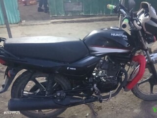 moto-hero-hunter-150-en-excellent-etat-presque-neuve