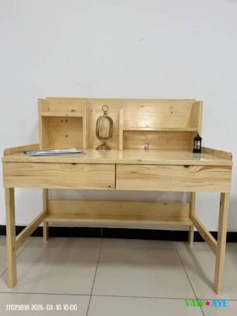 elegant-bureau-en-bois-avec-rangement-pratique-parfait-pour-votre-espace-de-travail-big-0