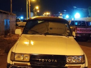 toyota-land-cruiser-gxr-1994-robuste-et-pret-pour-long-trajet