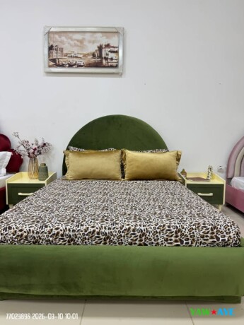 lit-double-elegant-avec-tete-de-lit-arrondie-confort-et-style-chez-yawaaye-big-1