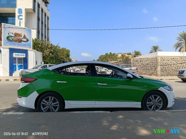 hyundai-avante-taxi-en-bon-etat-big-1