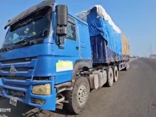 camion-sinotruk-howo-avec-remorque-en-bon-etat