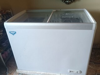 refrigerateur-recent-en-parfait-etat-pour-glacons-et-glace