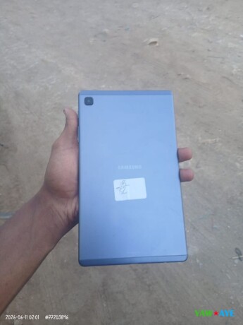 tablette-samsung-galaxy-a7-en-tres-bon-etat-big-0