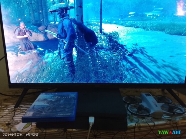 console-ps4-avec-manette-et-2-jeux-en-tres-bon-etat-big-0