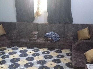grand-salon-en-u-spacieux-et-moderne-bon-etat
