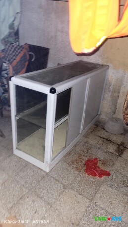tables-daccueil-modernes-en-miroir-et-aluminium-bon-etat-big-1