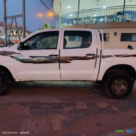 toyota-hilux-2009-diesel-doccasion-en-tres-bon-etat-big-0