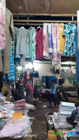 boutique-de-vetements-et-accessoires-en-gros-big-0