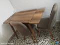table-avec-chaises-en-bois-bon-etat-small-0