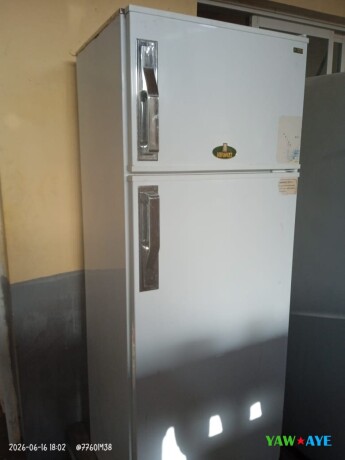 refrigerateur-2-portes-blanc-grande-capacite-bon-etat-big-0
