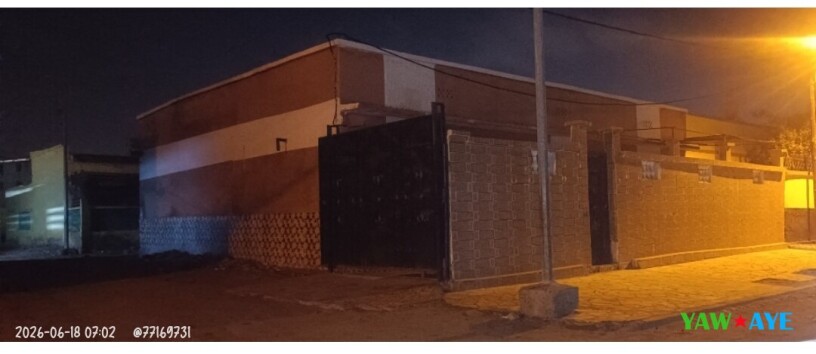maison-renovee-avec-double-facade-et-parking-a-cite-progres-big-1