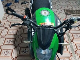 moto-en-bon-etat-moteur-entretenu-papiers-en-regle