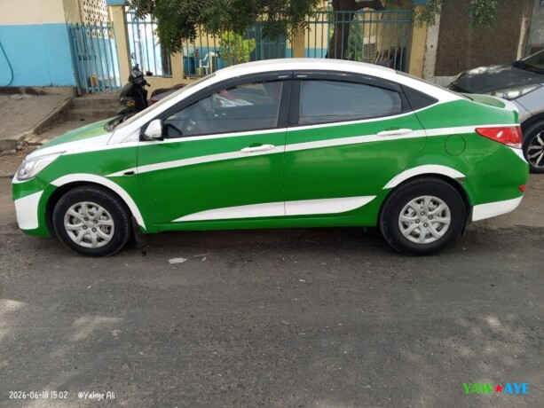 voiture-doccasion-en-tres-bon-etat-avec-climatisation-big-0