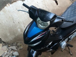 moto-jinching-110-noir-en-tres-bon-etat-avec-papiers-complets