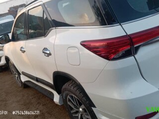 toyota-fortuner-2020-diesel-boite-automatique-presque-neuve