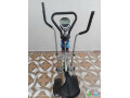velo-elliptique-combine-avec-selle-et-halteres-en-bon-etat-small-0