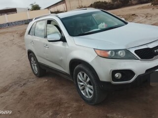 kia-sorento-2011-diesel-climatisation-boite-automatique-en-bon-etat