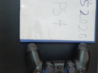 playstation-4-slim-en-bon-etat-avec-manette-et-jeu-pes-2020