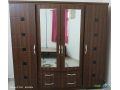 armoire-en-bois-fonce-avec-portes-miroir-et-tiroirs-small-0