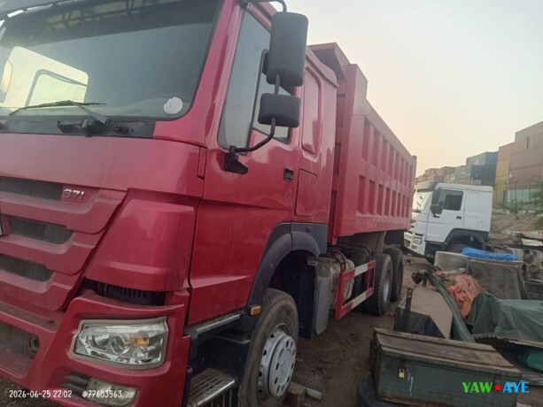 camion-dump-truck-peu-utilise-en-bon-etat-big-0