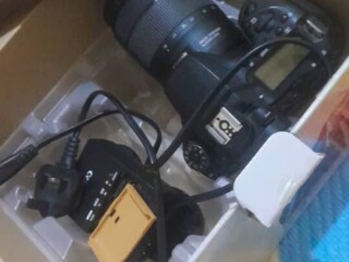 canon-90d-avec-objectif-18-135-mm-peu-utilise