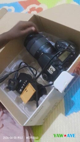 canon-90d-avec-objectif-18-135-mm-peu-utilise-big-1