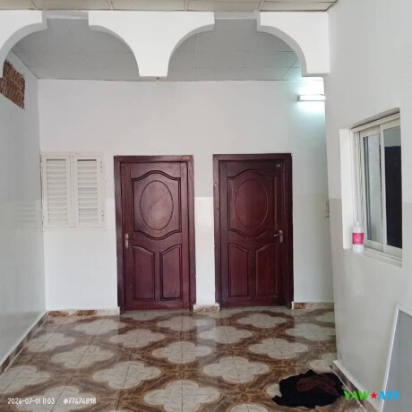 appartement-f4-avec-terrasse-a-barwaqo-1-big-1