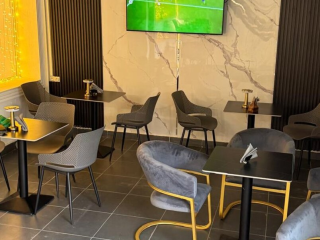 local-commercial-equipe-100-m2-centre-ville-place-menelik