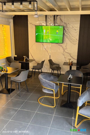local-commercial-equipe-100-m2-centre-ville-place-menelik-big-0