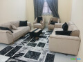 salon-moderne-confortable-en-excellent-etat-quasi-neuf-small-0