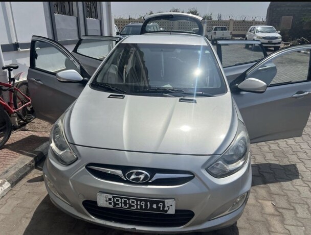 hyundai-accent-2014-diesel-boite-automatique-excellent-etat-big-1