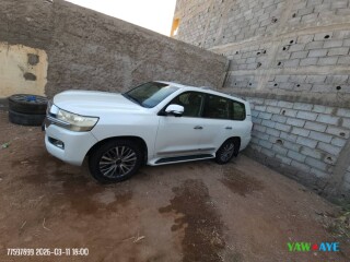 2018-toyota-land-cruiser-v8-9-seater-automatic-excellent-condition-yawaaye-deal