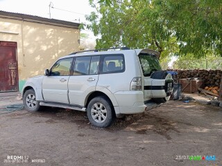 mitsubishi-pajero-2008-carrosserie-en-bon-etat