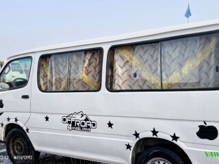 minibus-toyota-hiace-renove-en-excellent-etat