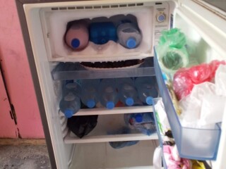 mini-refrigerateur-compact-en-bon-etat