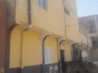 maison-4-chambres-160-m2-avec-terrasse-a-barwaqo1