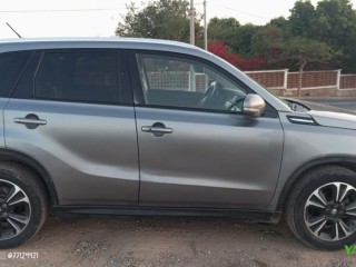 suzuki-vitara-2024-essence-automatique-full-option-toit-ouvrant