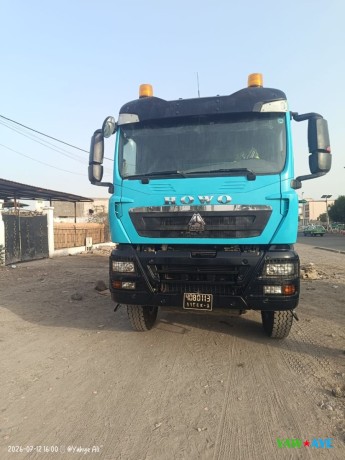howo-tx371-camion-benne-en-excellent-etat-big-1