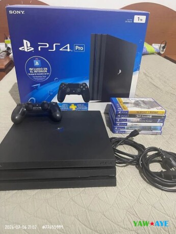 console-ps4-pro-noire-avec-manette-et-fifa-25-integre-big-0