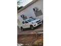 toyota-hilux-marill-blanc-neuf-et-en-bon-etat-small-0