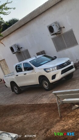 toyota-hilux-marill-blanc-neuf-et-en-bon-etat-big-1