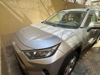 toyota-rav4-2021-suv-fiable-en-tres-bon-etat
