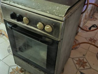 gaziniere-doccasion-en-bon-etat-avec-bouteille-de-gaz